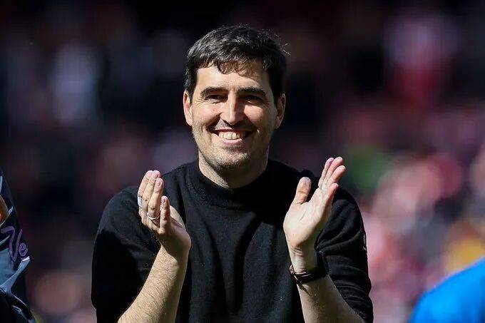 新闻｜约罗疑似受伤缺战切尔西？卡里克“鸭梨山大”！